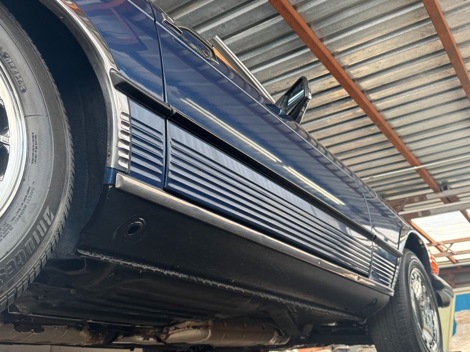 1987 Mercedes-Benz 560-Class