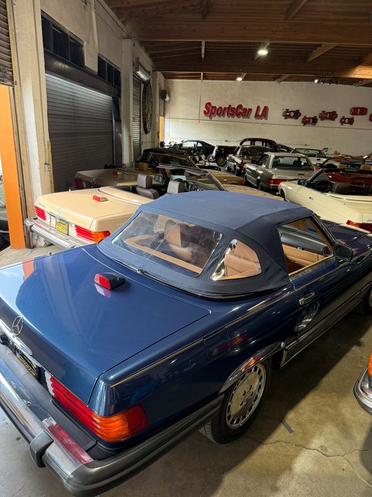 1987 Mercedes-Benz 560-Class