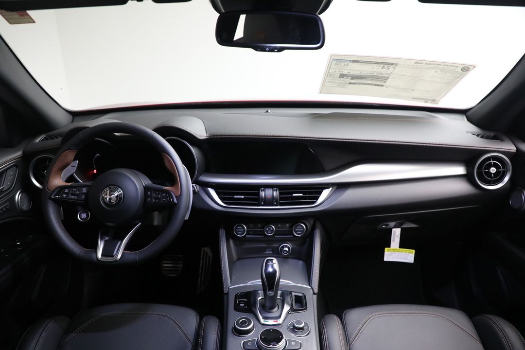 2025 Alfa Romeo Stelvio