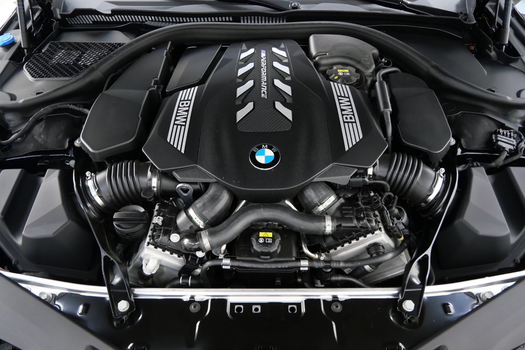 2023 BMW M850i