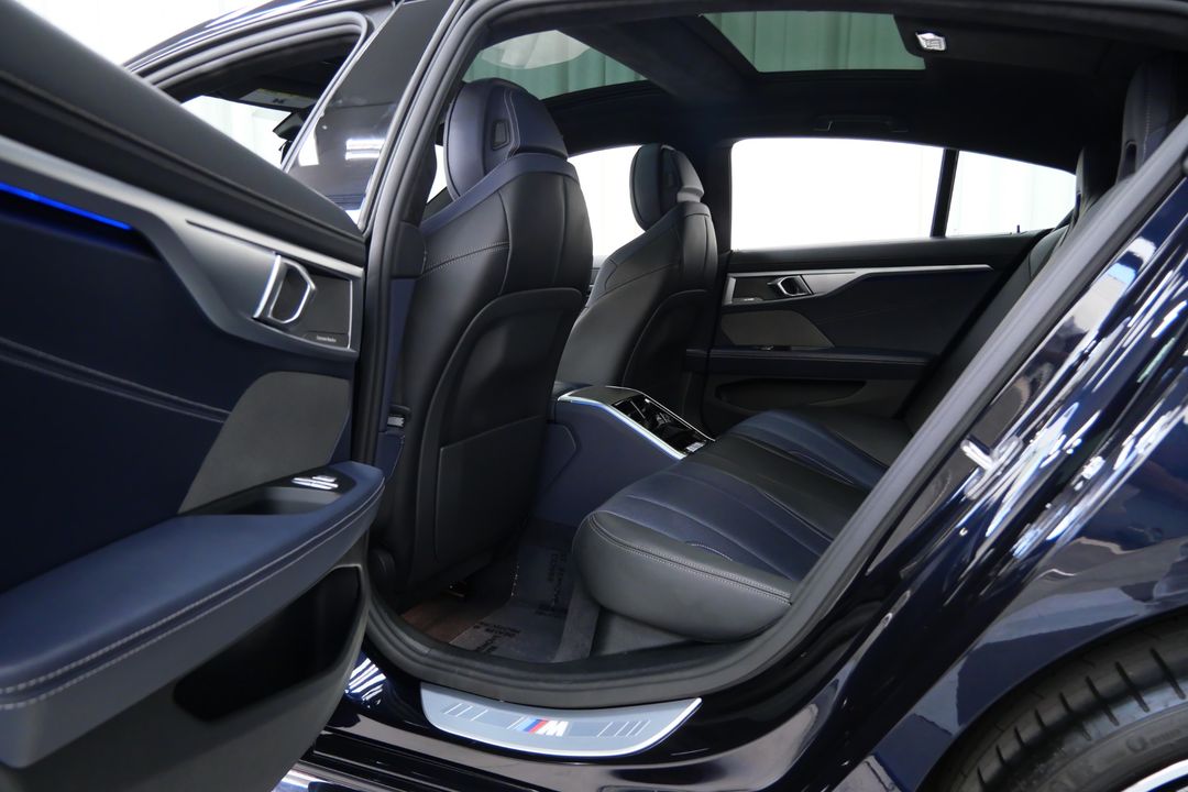 2023 BMW M850i