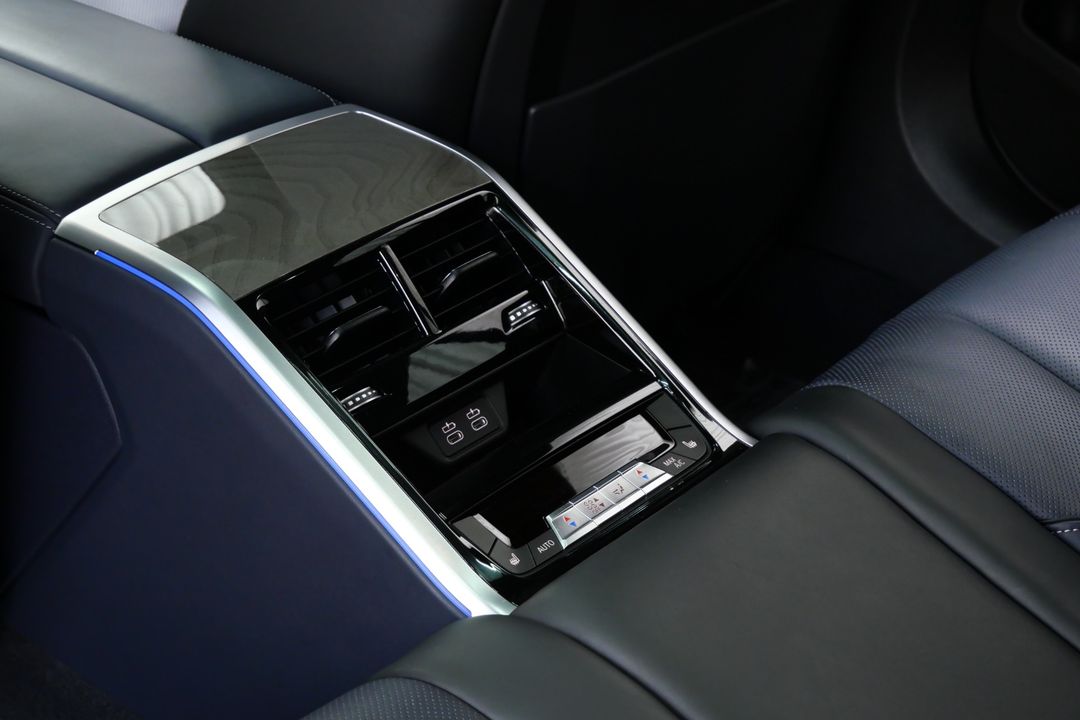 2023 BMW M850i