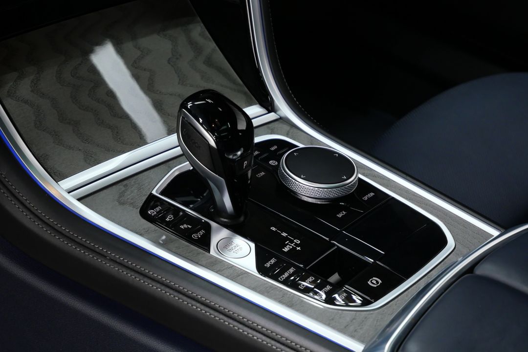 2023 BMW M850i