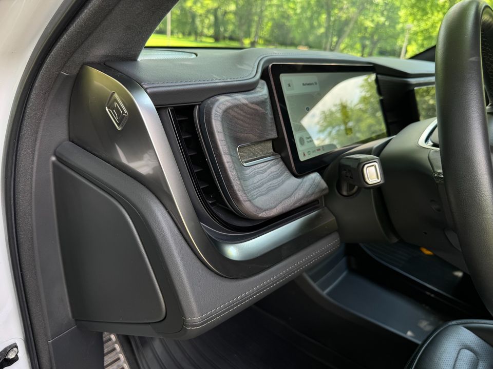 2023 Rivian R1T