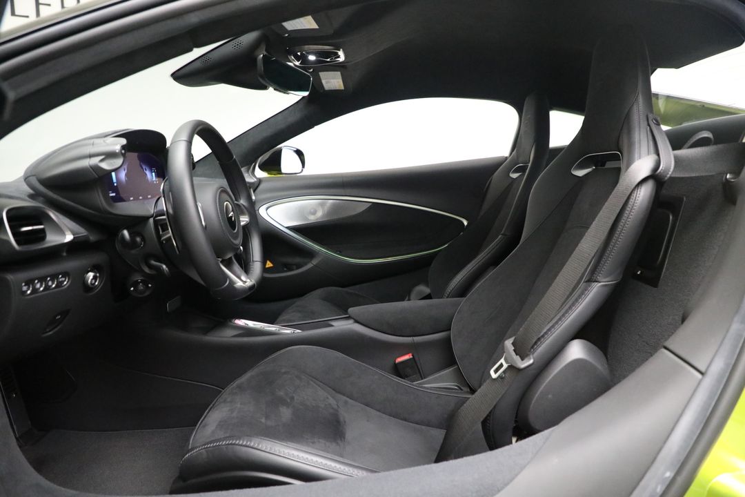 2024 McLaren Artura