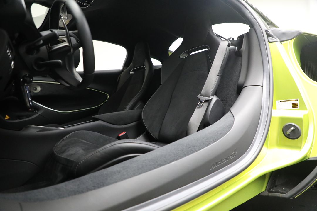 2024 McLaren Artura