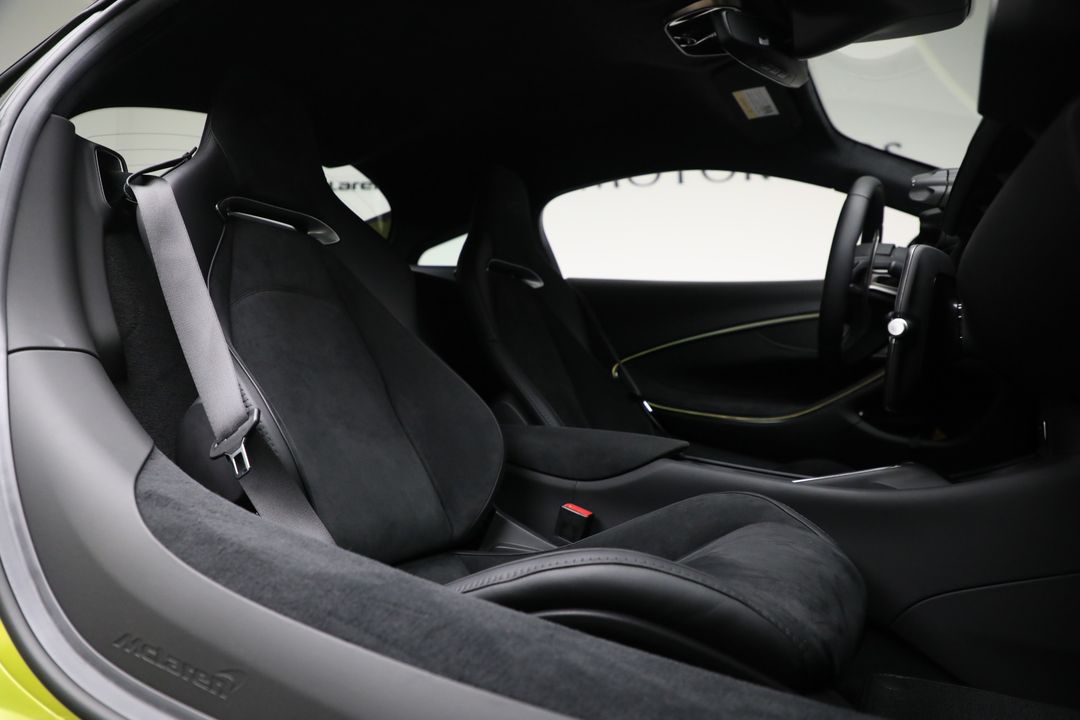 2024 McLaren Artura