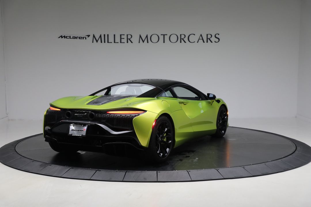 2024 McLaren Artura