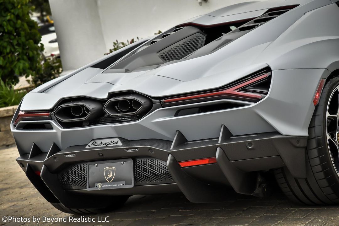 2024 Lamborghini Revuelto