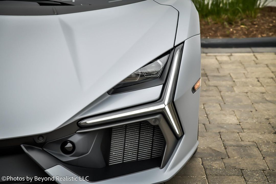 2024 Lamborghini Revuelto