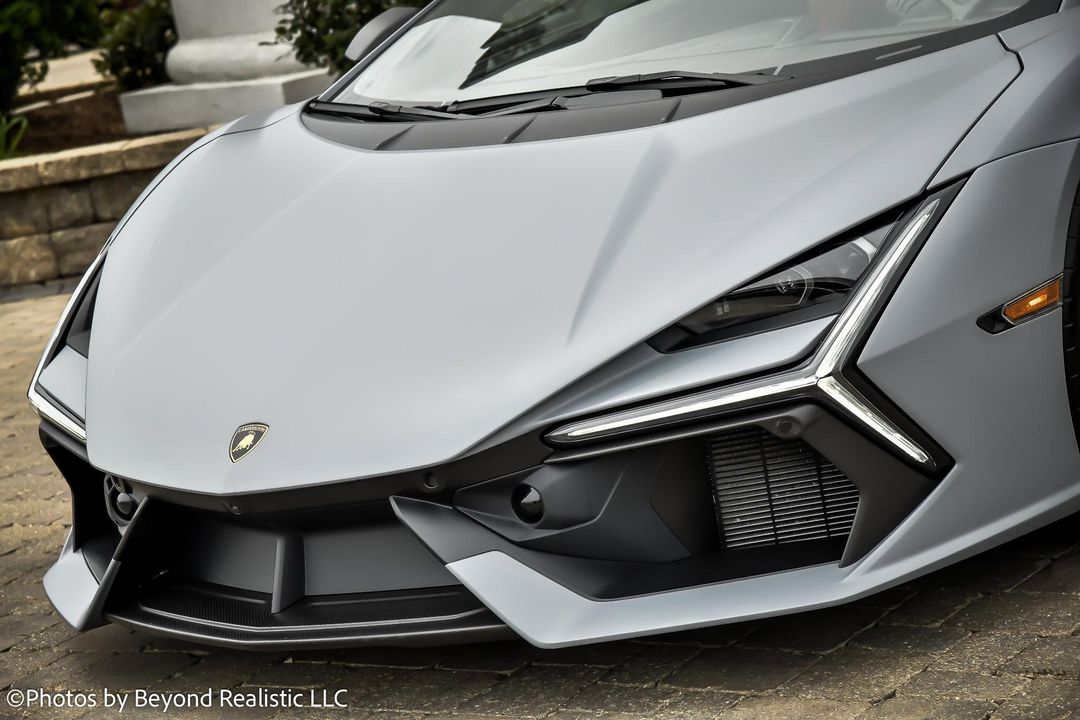 2024 Lamborghini Revuelto
