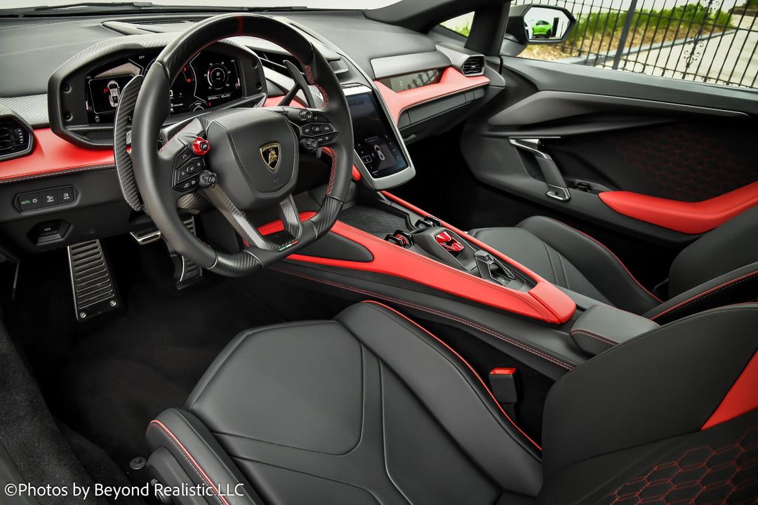 2024 Lamborghini Revuelto