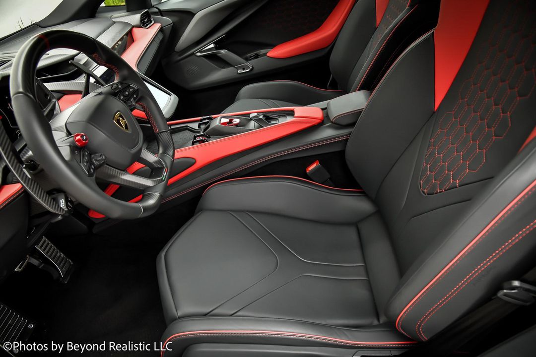 2024 Lamborghini Revuelto