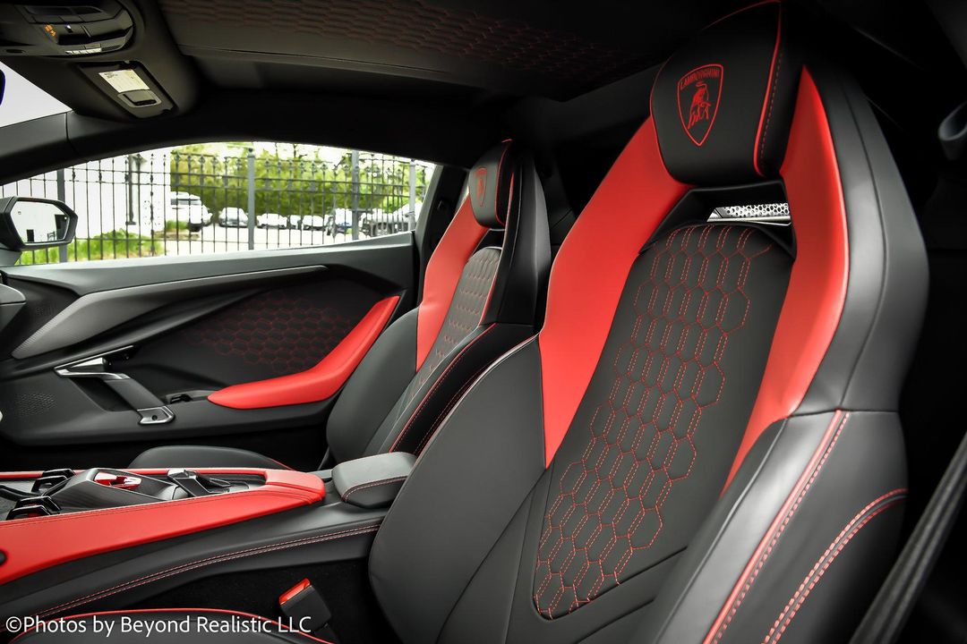 2024 Lamborghini Revuelto