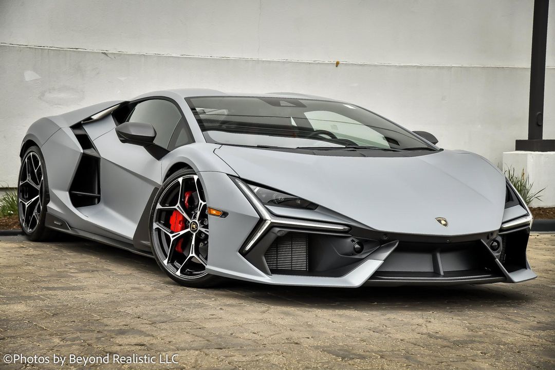 2024 Lamborghini Revuelto