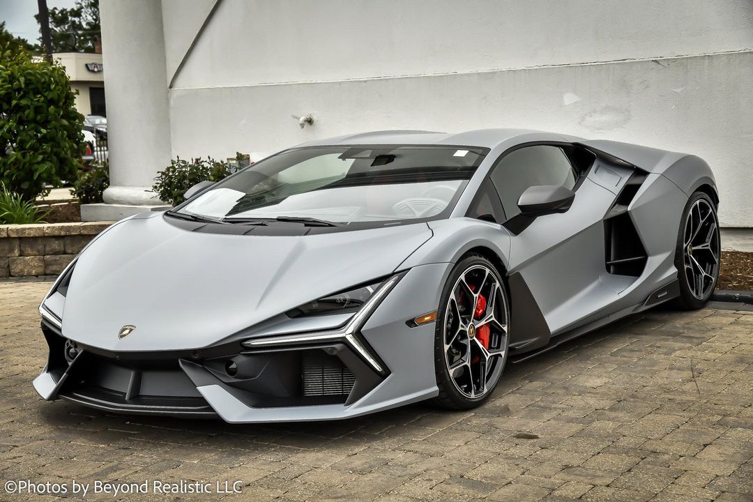 2024 Lamborghini Revuelto