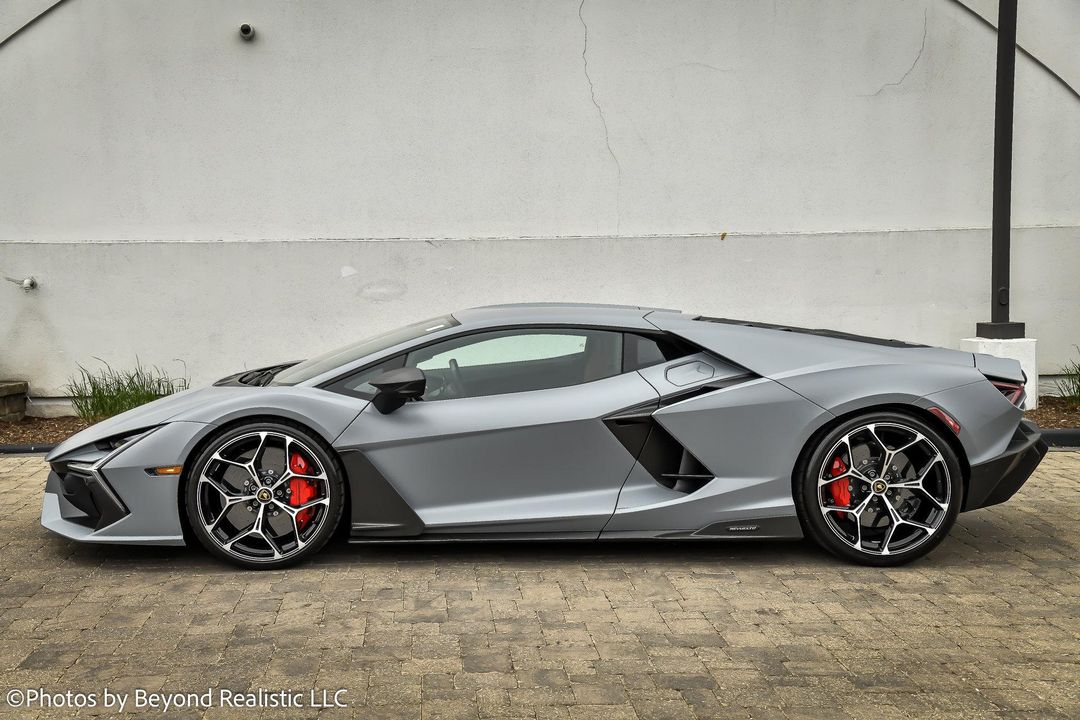 2024 Lamborghini Revuelto