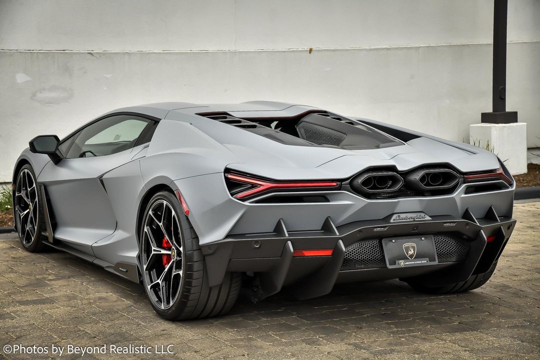 2024 Lamborghini Revuelto