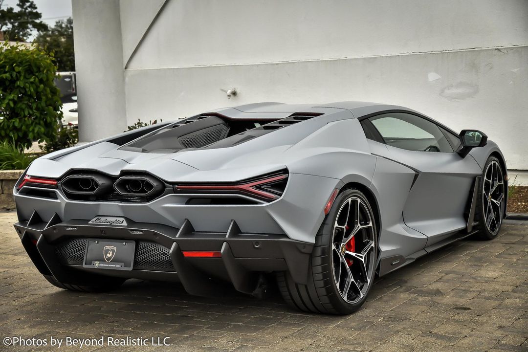 2024 Lamborghini Revuelto