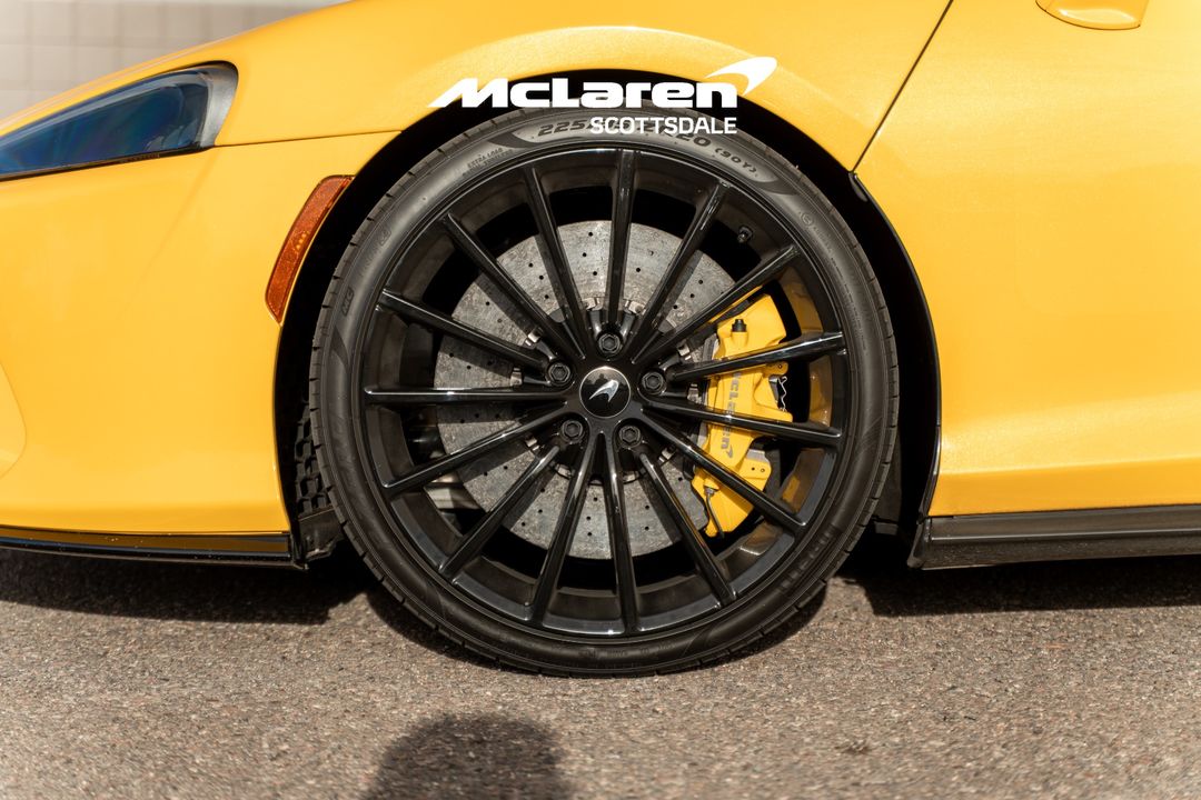 2023 MCLAREN GT