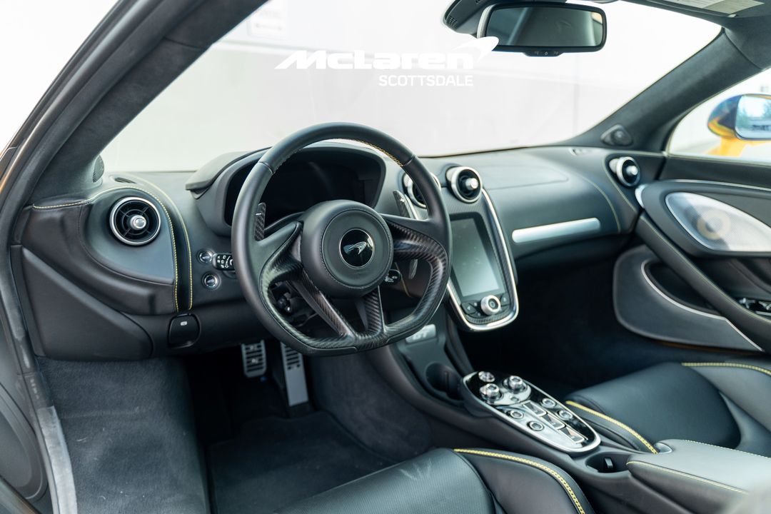 2023 MCLAREN GT