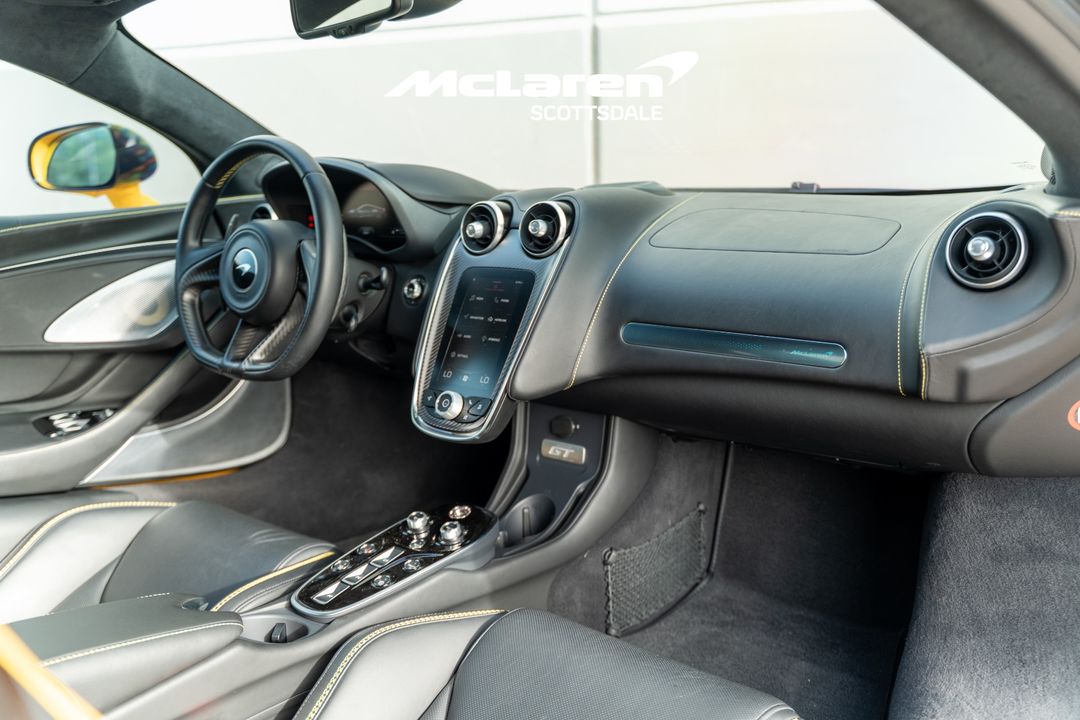 2023 MCLAREN GT