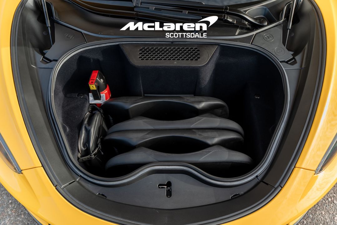 2023 MCLAREN GT