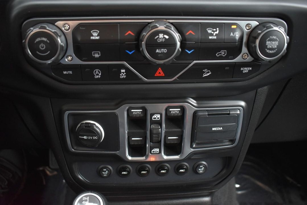 2018 Jeep Wrangler Unlimited Sahara 4x4 w/2.0L I4 DOHC DI TURBO ETORQUE,