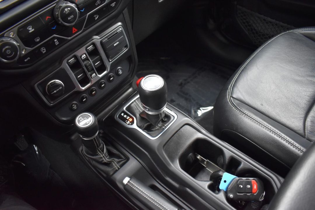 2018 Jeep Wrangler Unlimited Sahara 4x4 w/2.0L I4 DOHC DI TURBO ETORQUE,