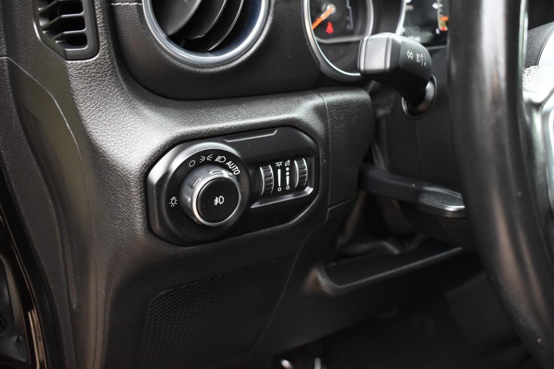 2018 Jeep Wrangler Unlimited Sahara 4x4 w/2.0L I4 DOHC DI TURBO ETORQUE,