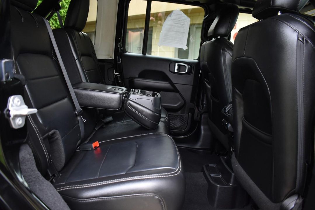 2018 Jeep Wrangler Unlimited Sahara 4x4 w/2.0L I4 DOHC DI TURBO ETORQUE,