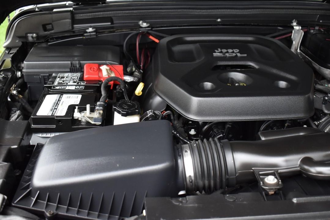 2018 Jeep Wrangler Unlimited Sahara 4x4 w/2.0L I4 DOHC DI TURBO ETORQUE,