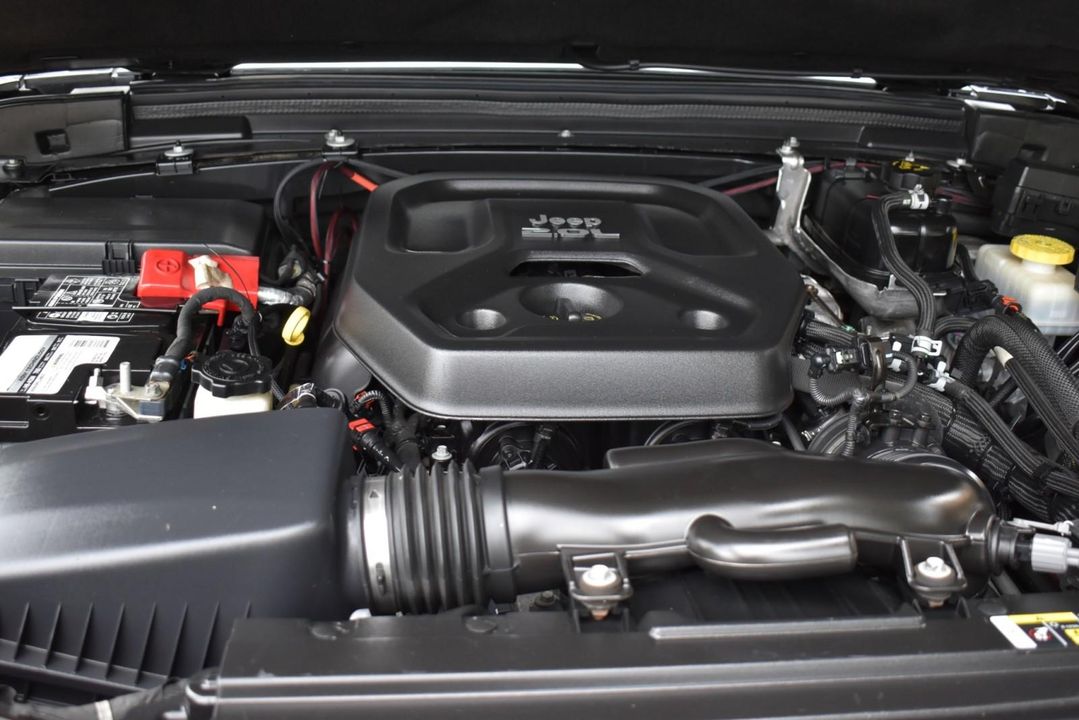 2018 Jeep Wrangler Unlimited Sahara 4x4 w/2.0L I4 DOHC DI TURBO ETORQUE,