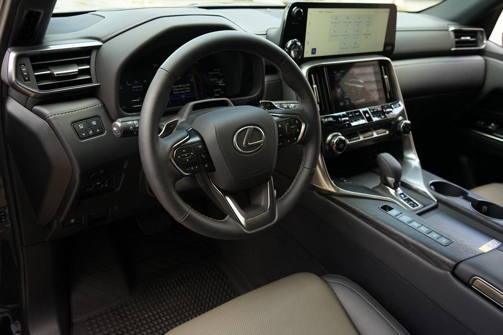 2025 Lexus LX 700H