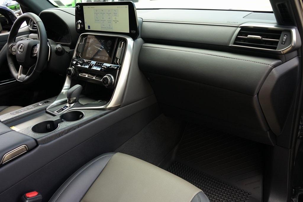 2025 Lexus LX 700H