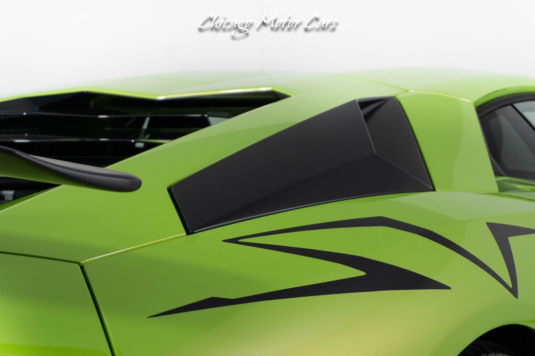 2016 Lamborghini Aventador SV