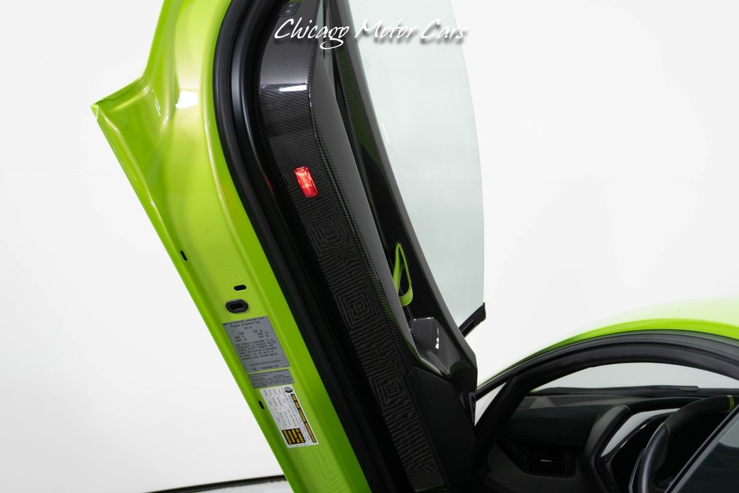 2016 Lamborghini Aventador SV