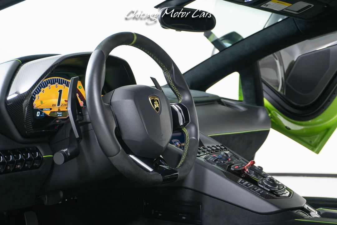 2016 Lamborghini Aventador SV