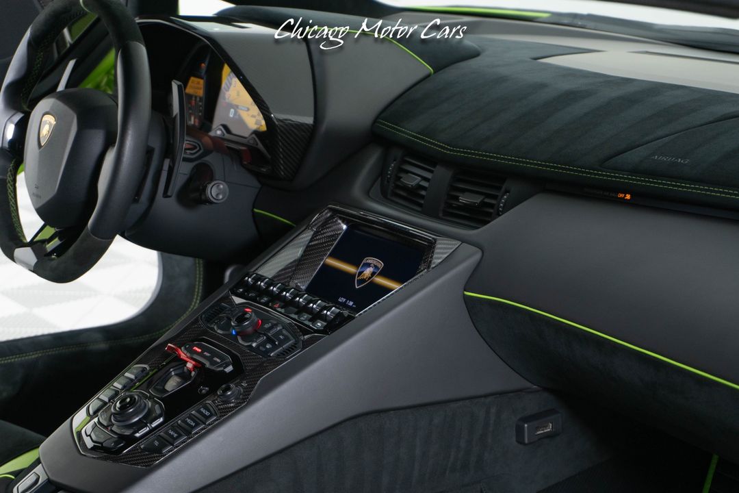 2016 Lamborghini Aventador SV