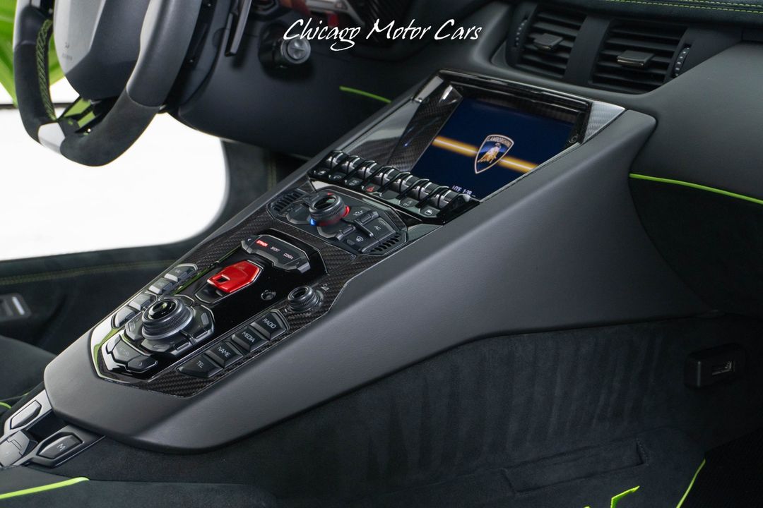 2016 Lamborghini Aventador SV