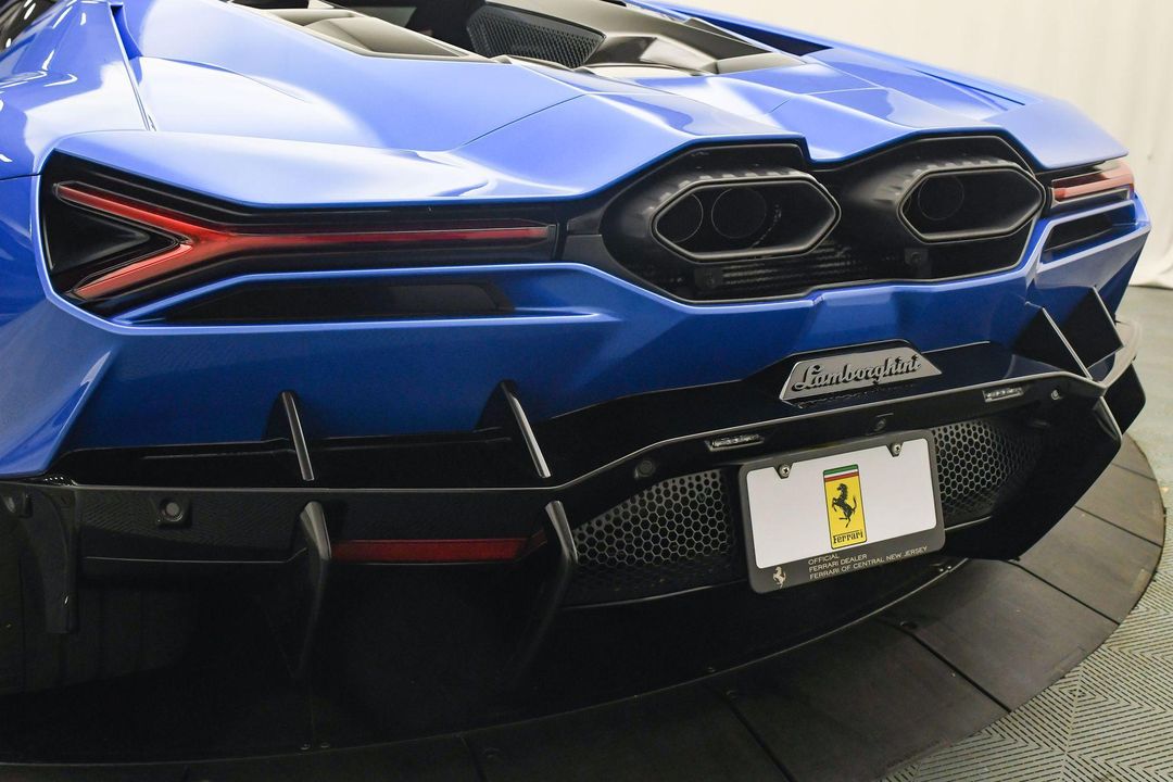 2024 Lamborghini Revuelto