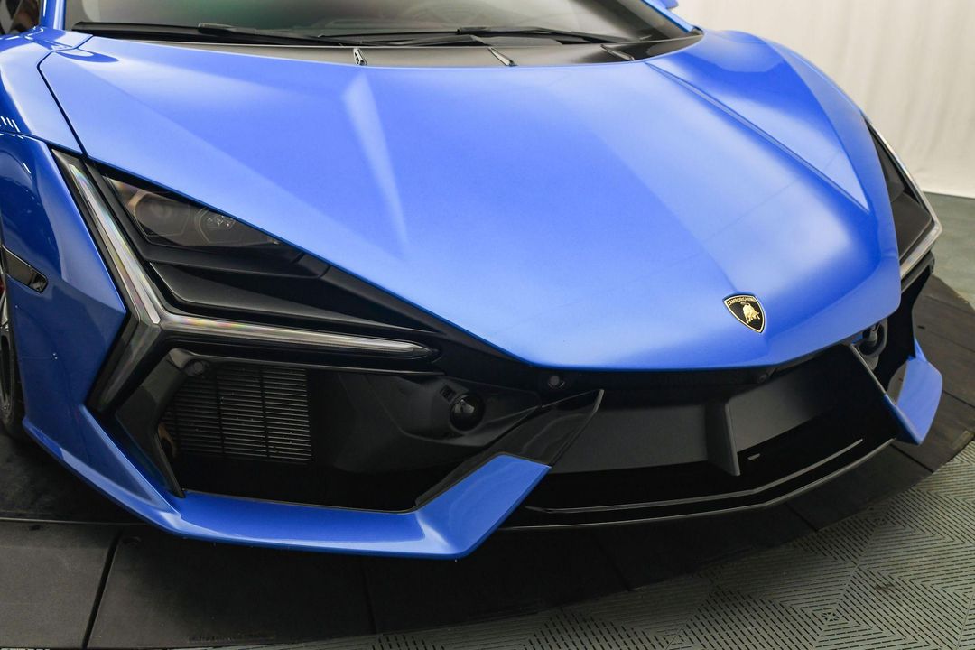 2024 Lamborghini Revuelto