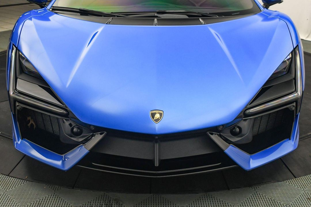 2024 Lamborghini Revuelto