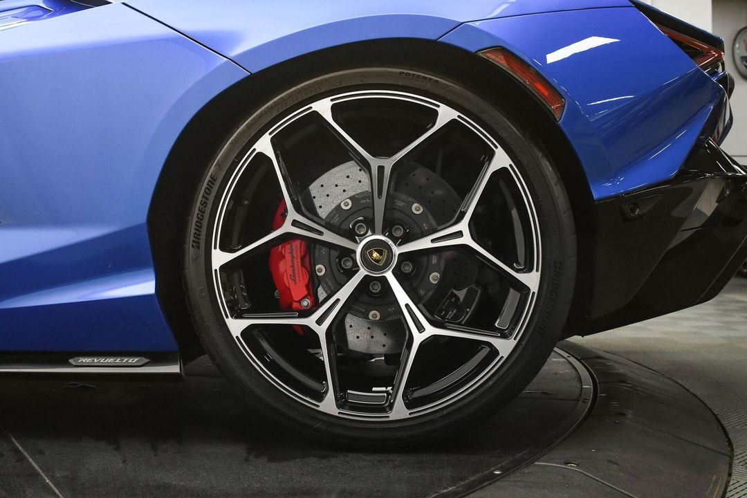 2024 Lamborghini Revuelto