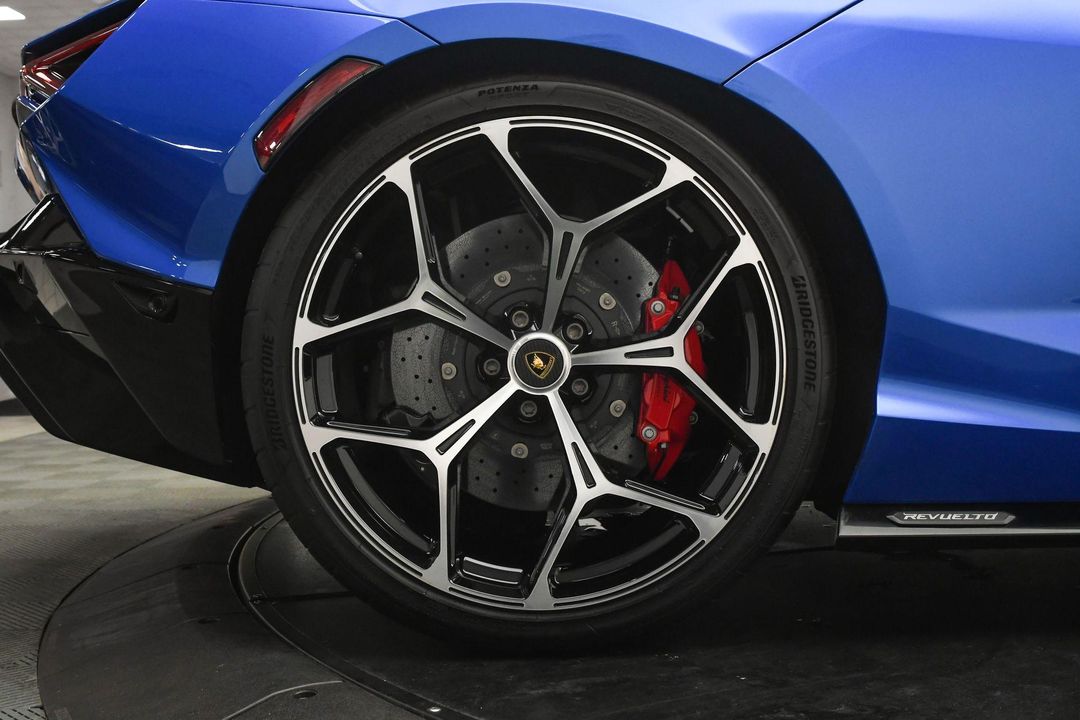 2024 Lamborghini Revuelto