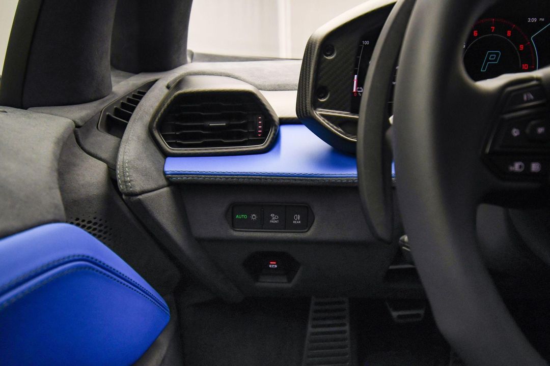 2024 Lamborghini Revuelto