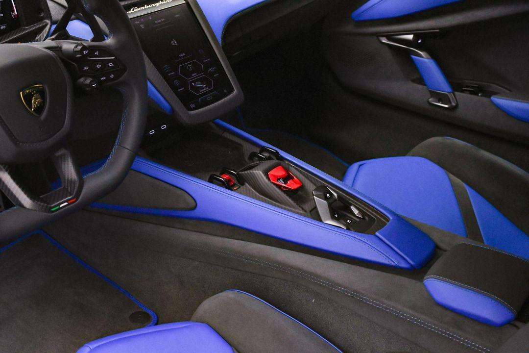 2024 Lamborghini Revuelto