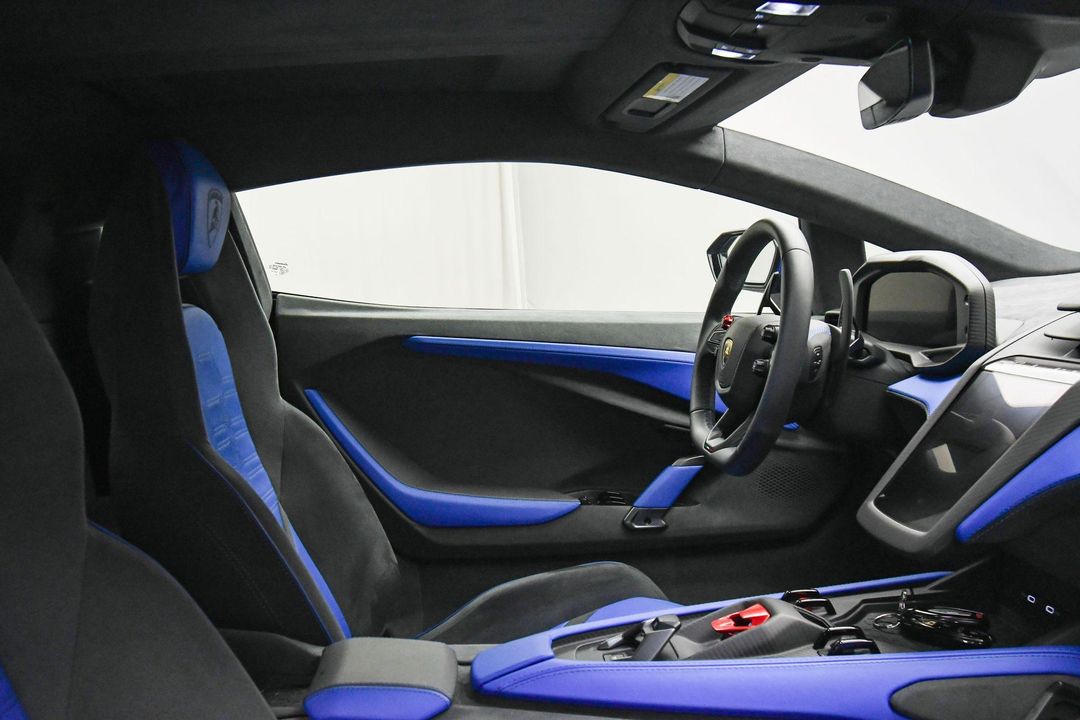 2024 Lamborghini Revuelto