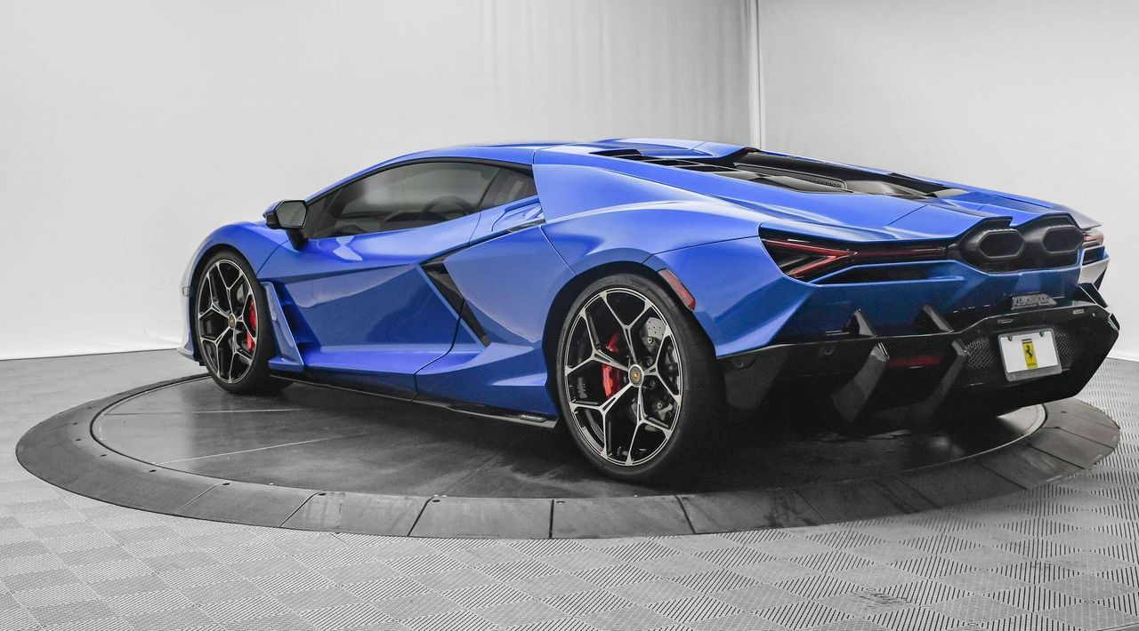 2024 Lamborghini Revuelto