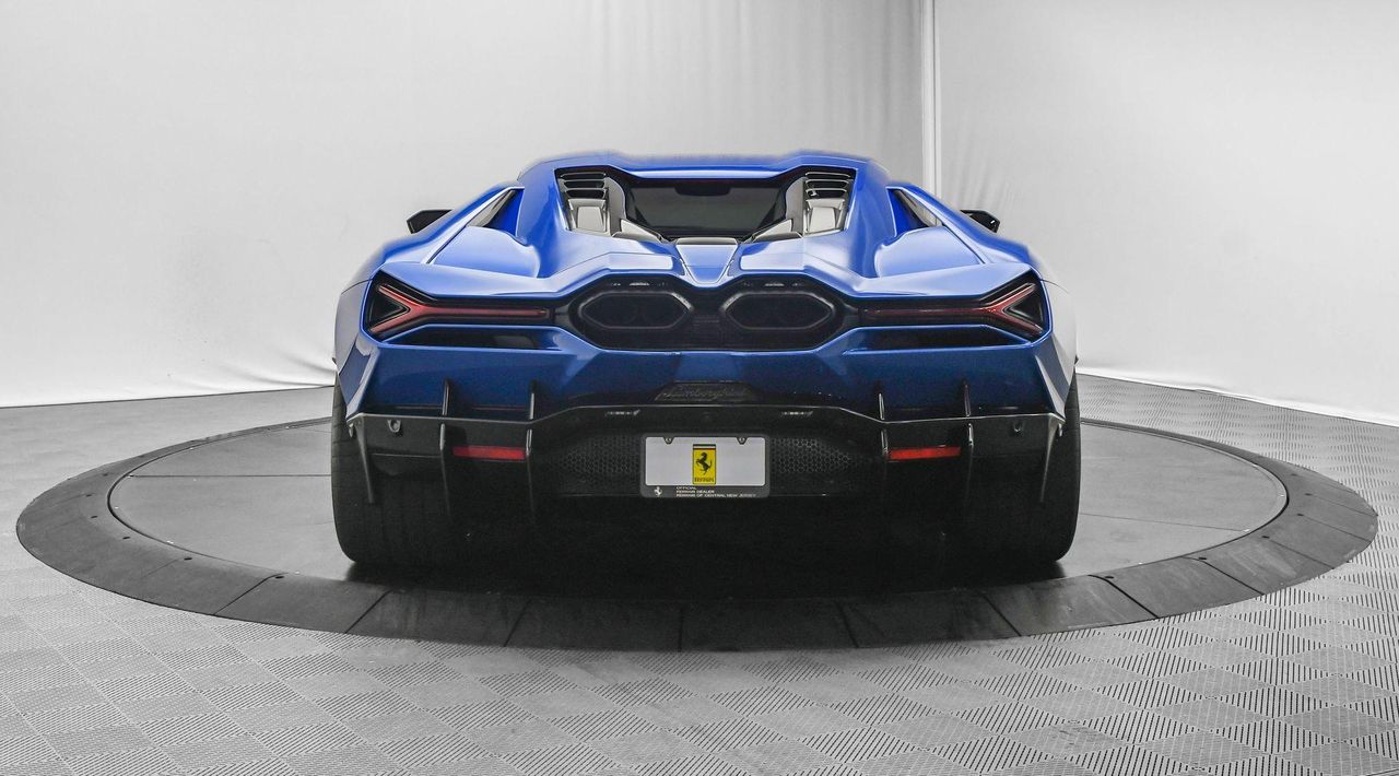 2024 Lamborghini Revuelto